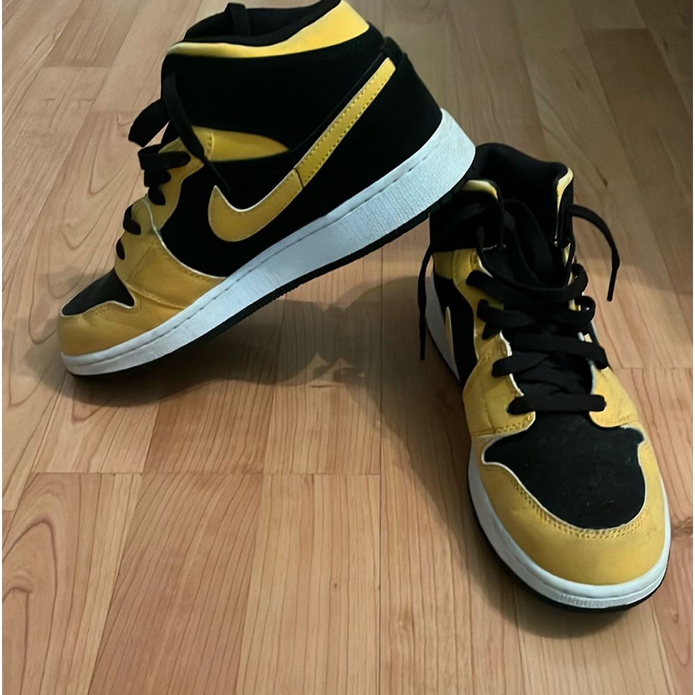 Jordan 1 Mids